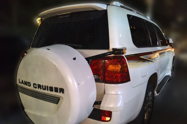 Used Toyota Land Cruiser 2015 4.0L V6 Middle East Low-Trim Version Rear Right 45 Deg