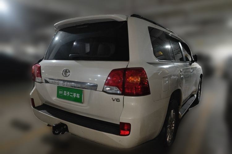 Used Toyota Land Cruiser 2015 4.0L V6 Middle East Low-Trim Version Rear Right 45 Deg
