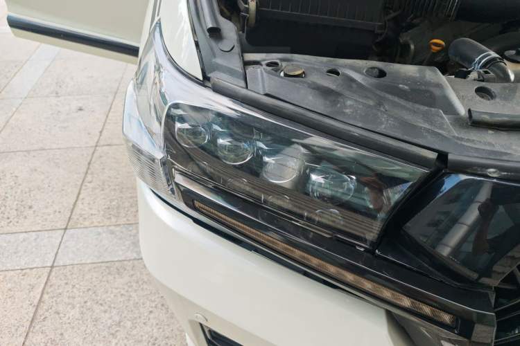 Used Toyota Land Cruiser 2015 4.0L V6 Middle East Low-Trim Version Right Front Headlight