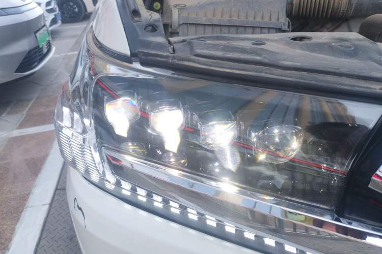 Used Toyota Land Cruiser  Right Front Headlight