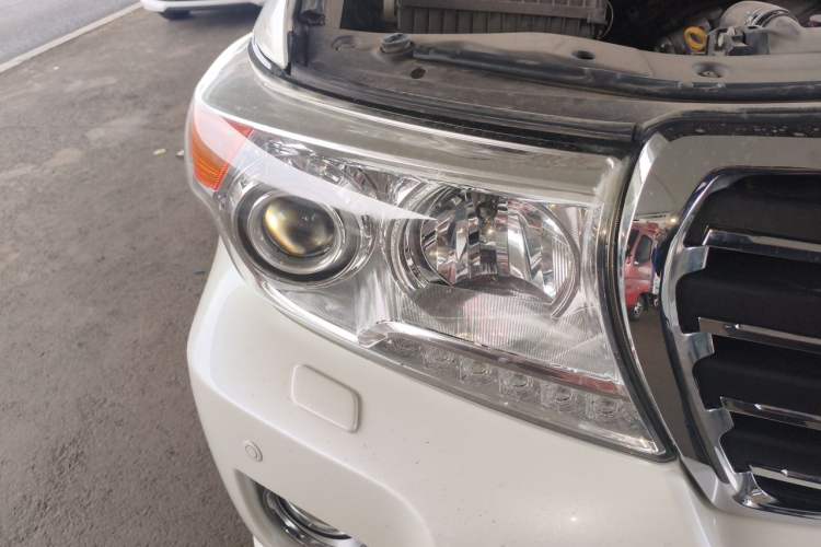 Used Toyota Land Cruiser  Right Front Headlight