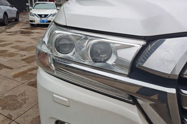 Used Toyota Land Cruiser 2015 4.0L VX-R 8-Seater Middle East Version Right Front Headlight