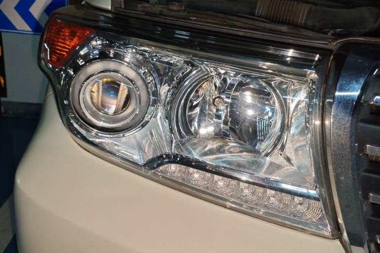 Used Toyota Land Cruiser  Right Front Headlight