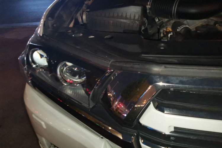 Used Toyota Land Cruiser 2015 4.0L V6 Middle East Limited Edition Right Front Headlight