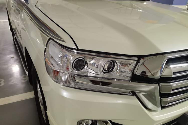 Used Toyota Land Cruiser 2015 4.0L V6 Middle East Limited Edition Right Front Headlight