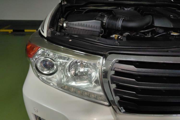 Used Toyota Land Cruiser 2015 4.0L V6 Middle East Low-Trim Version Right Front Headlight