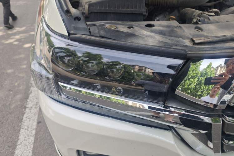 Used Toyota Land Cruiser 2015 4.0L 5-Seater Middle East Version Right Front Headlight