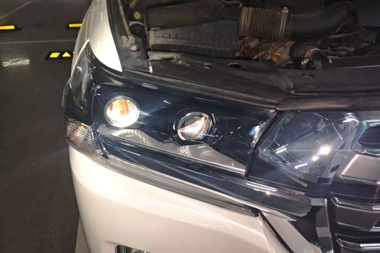 Used Toyota Land Cruiser  Right Front Headlight
