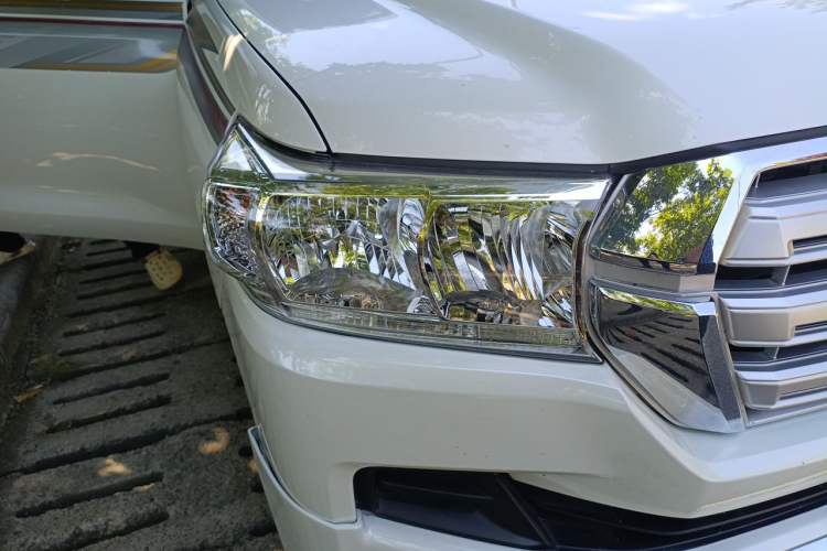 Used Toyota Land Cruiser  Right Front Headlight