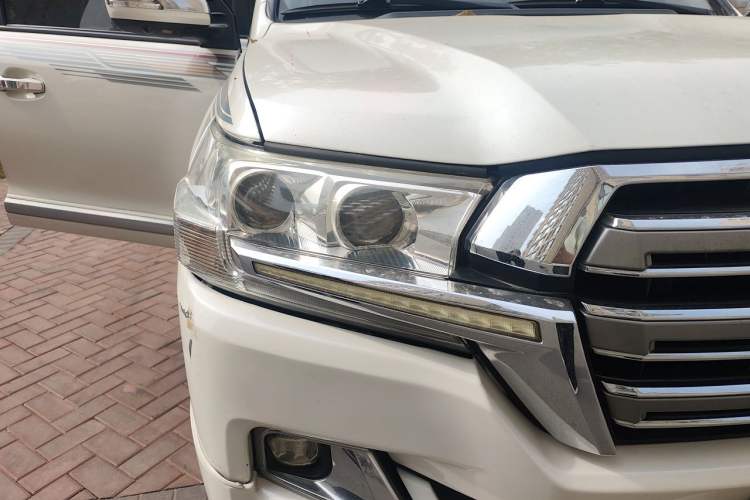 Used Toyota Land Cruiser 2015 4.0L V6 Middle East Low-Trim Version Right Front Headlight