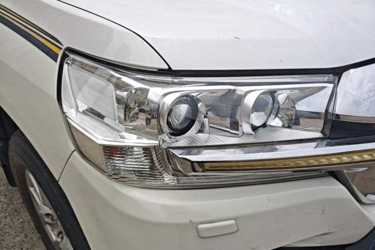 Used Toyota Land Cruiser  Right Front Headlight