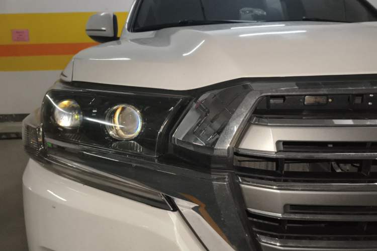 Used Toyota Land Cruiser 2015 4.0L V6 Middle East Low-Trim Version Right Front Headlight