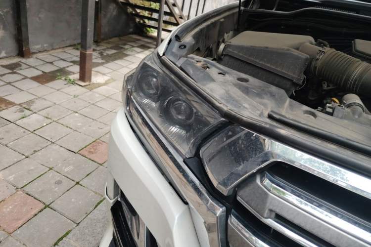 Used Toyota Land Cruiser 2015 4.0L V6 Middle East Low-Trim Version Right Front Headlight