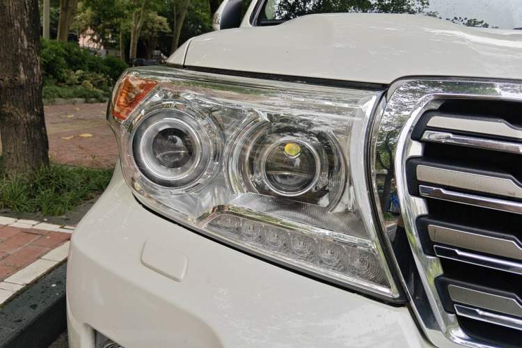 Used Toyota Land Cruiser 2015 4.0L V6 Middle East Limited Edition Right Front Headlight