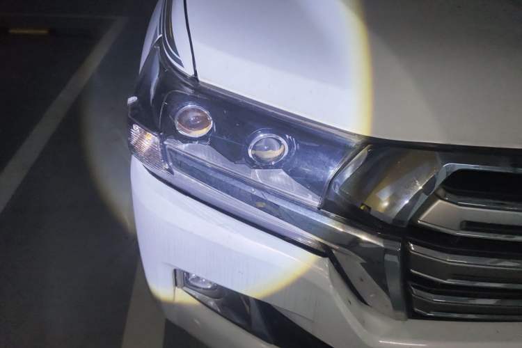 Used Toyota Land Cruiser 2015 4.0L 5-Seater Middle East Version Right Front Headlight