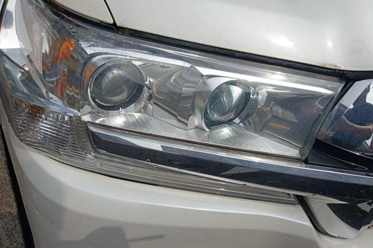 Used Toyota Land Cruiser 2015 4.0L V6 Middle East Limited Edition Right Front Headlight