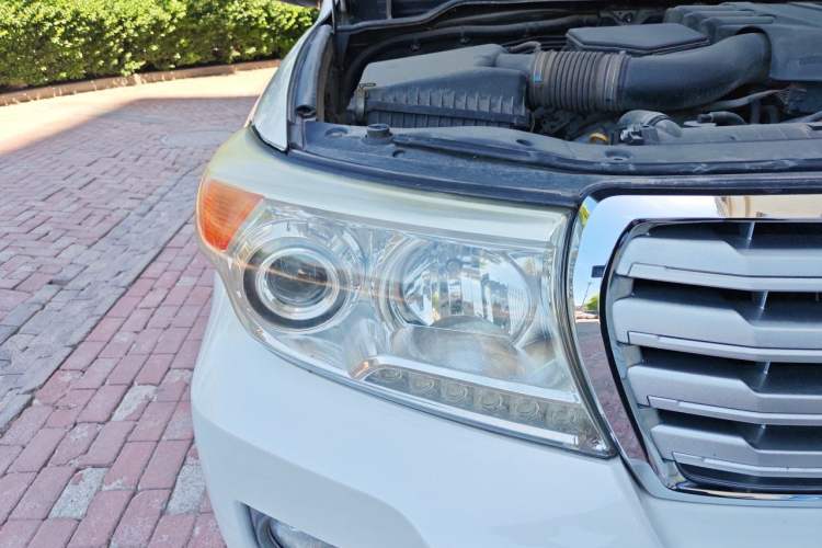 Used Toyota Land Cruiser  Right Front Headlight