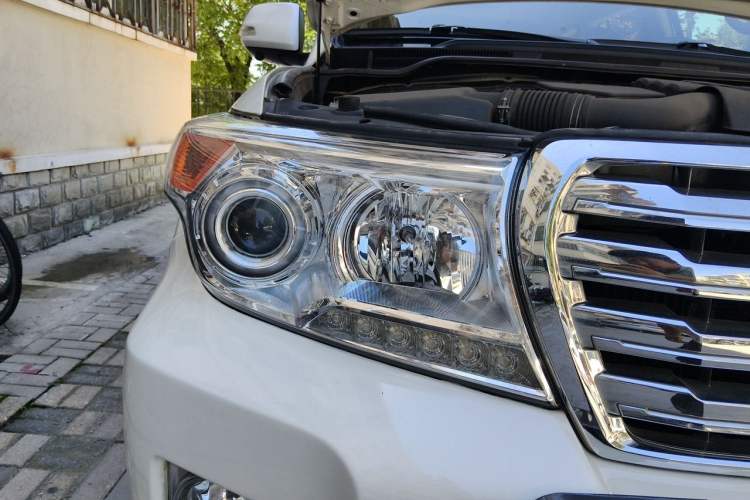 Used Toyota Land Cruiser  Right Front Headlight