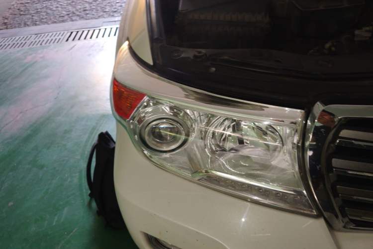Used Toyota Land Cruiser  Right Front Headlight