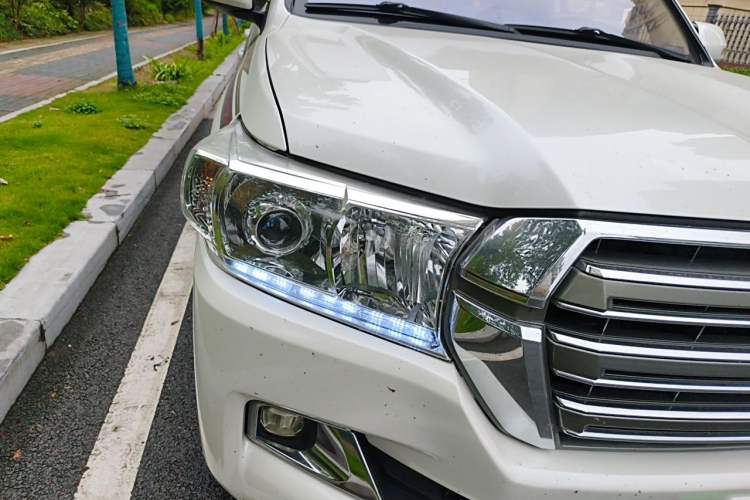Used Toyota Land Cruiser 2015 4.0L V6 Middle East Limited Edition Right Front Headlight