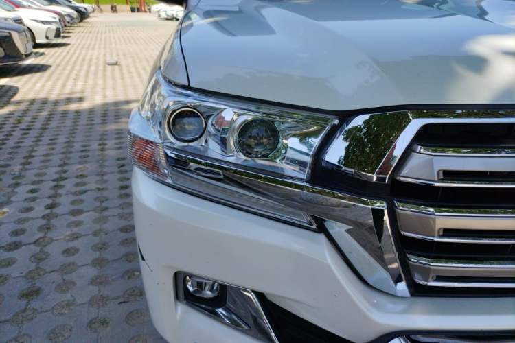 Used Toyota Land Cruiser 2015 4.0L V6 Middle East Limited Edition Right Front Headlight