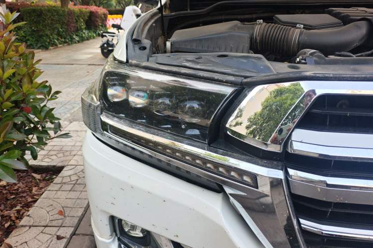 Used Toyota Land Cruiser 2015 4.0L V6 Middle East Low-Trim Version Right Front Headlight