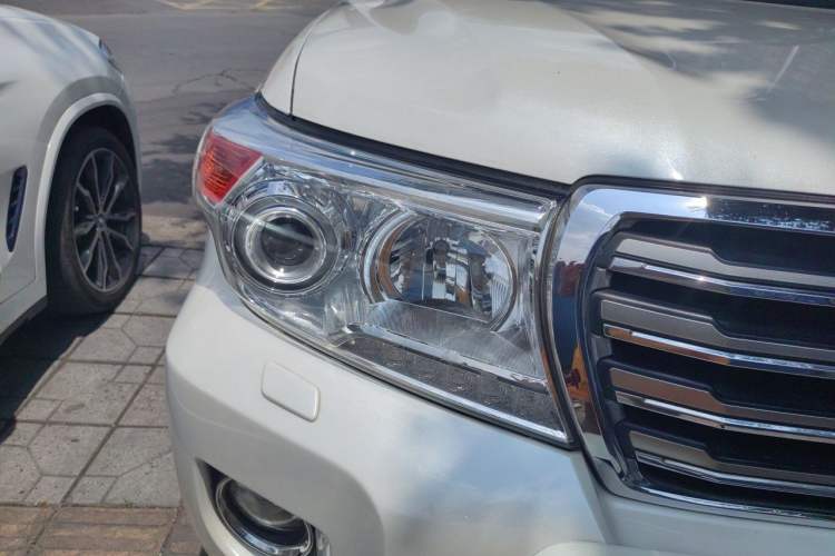 Used Toyota Land Cruiser  Right Front Headlight