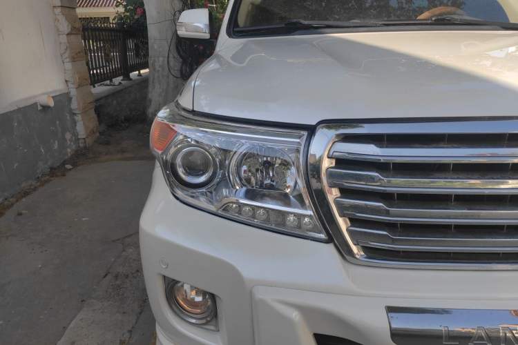 Used Toyota Land Cruiser  Right Front Headlight