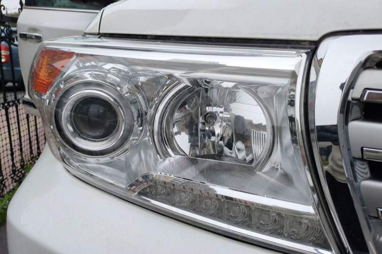 Used Toyota Land Cruiser 2015 4.0L V6 Middle East Limited Edition Right Front Headlight