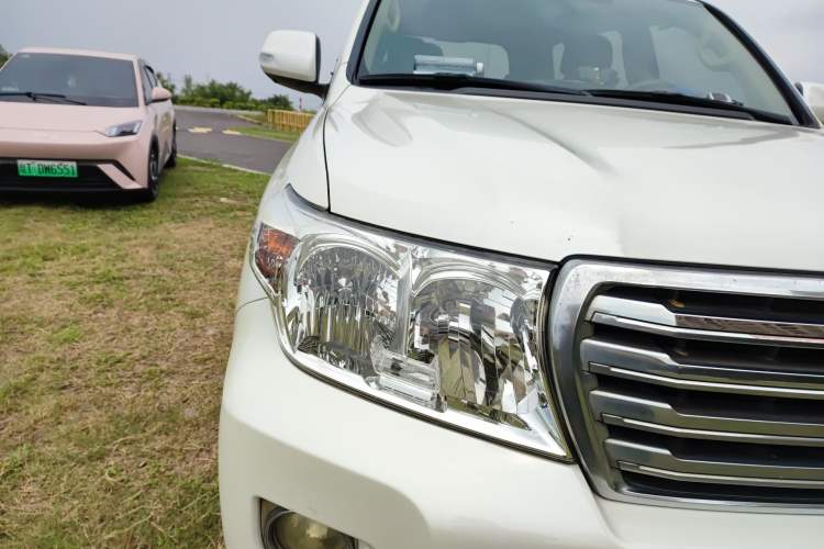 Used Toyota Land Cruiser 2015 4.0L 5-Seater Middle East Version Right Front Headlight