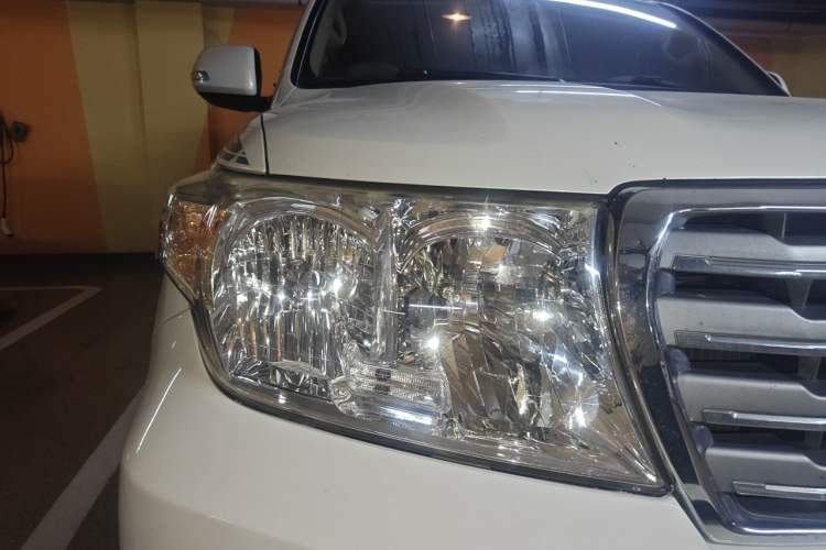 Used Toyota Land Cruiser 2015 4.0L 5-Seater Middle East Version Right Front Headlight