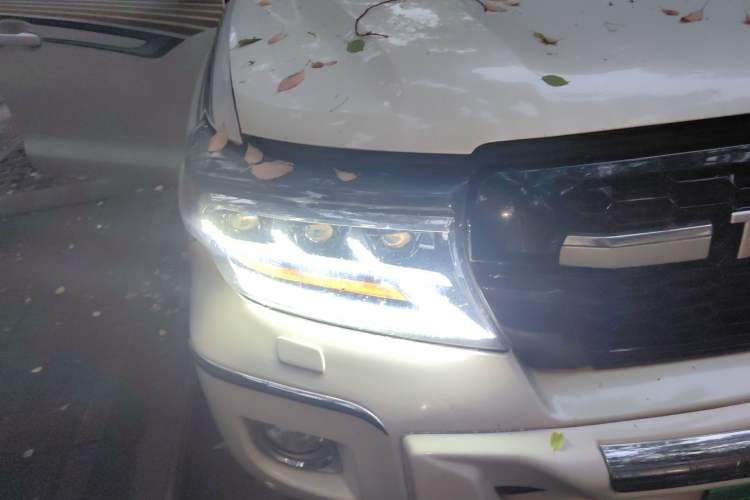 Used Toyota Land Cruiser 2015 4.0L V6 Middle East Low-Trim Version Right Front Headlight