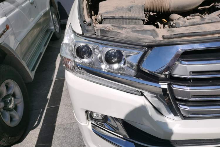 Used Toyota Land Cruiser  Right Front Headlight
