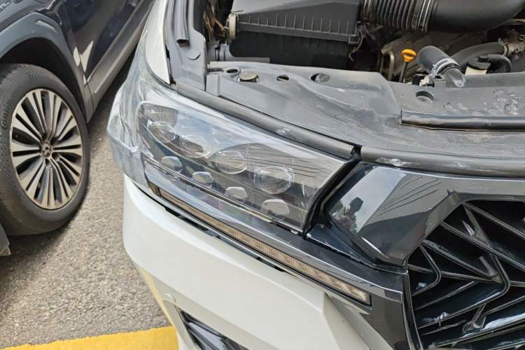 Used Toyota Land Cruiser 2015 4.0L V6 Middle East Low-Trim Version Right Front Headlight