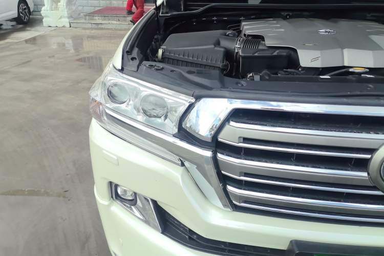 Used Toyota Land Cruiser  Right Front Headlight