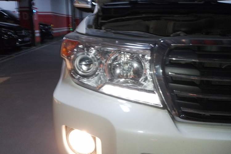 Used Toyota Land Cruiser 2015 4.0L V6 Middle East Limited Edition Right Front Headlight