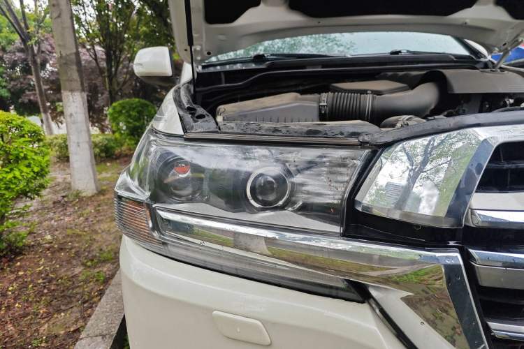 Used Toyota Land Cruiser  Right Front Headlight