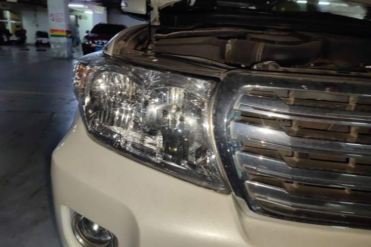 Used Toyota Land Cruiser 2015 4.0L 5-Seater Middle East Version Right Front Headlight