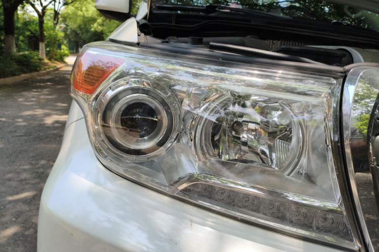 Used Toyota Land Cruiser  Right Front Headlight