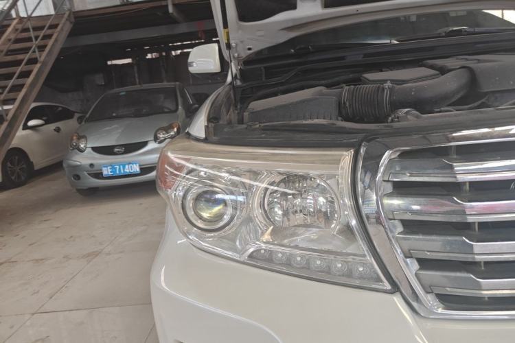 Used Toyota Land Cruiser 2015 4.0L V6 Middle East Low-Trim Version Right Front Headlight