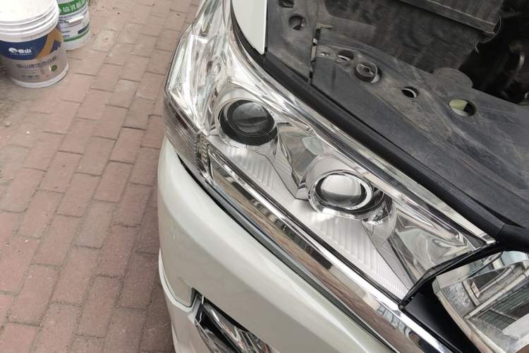 Used Toyota Land Cruiser  Right Front Headlight