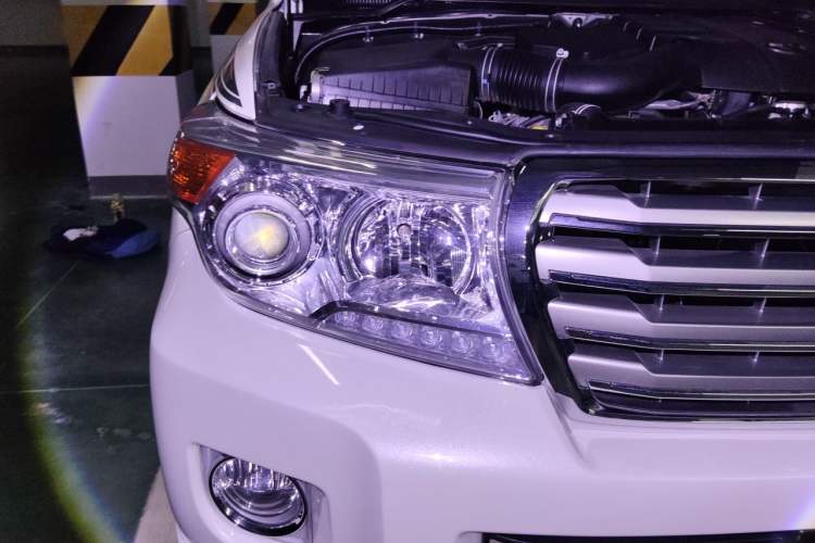 Used Toyota Land Cruiser  Right Front Headlight