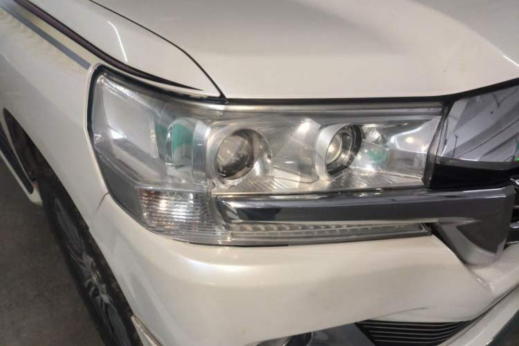 Used Toyota Land Cruiser 2015 4.0L V6 Middle East Low-Trim Version Right Front Headlight