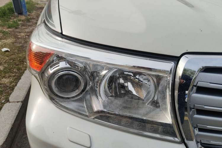 Used Toyota Land Cruiser  Right Front Headlight