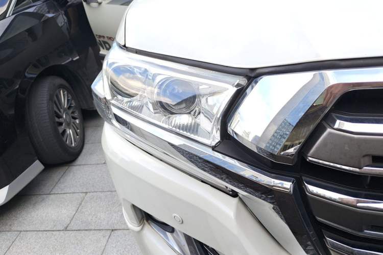 Used Toyota Land Cruiser  Right Front Headlight