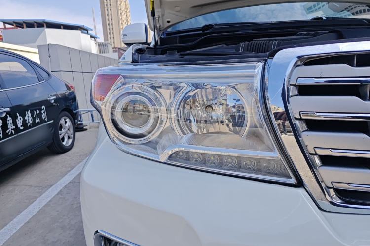 Used Toyota Land Cruiser 2015 4.0L V6 Middle East Low-Trim Version Right Front Headlight