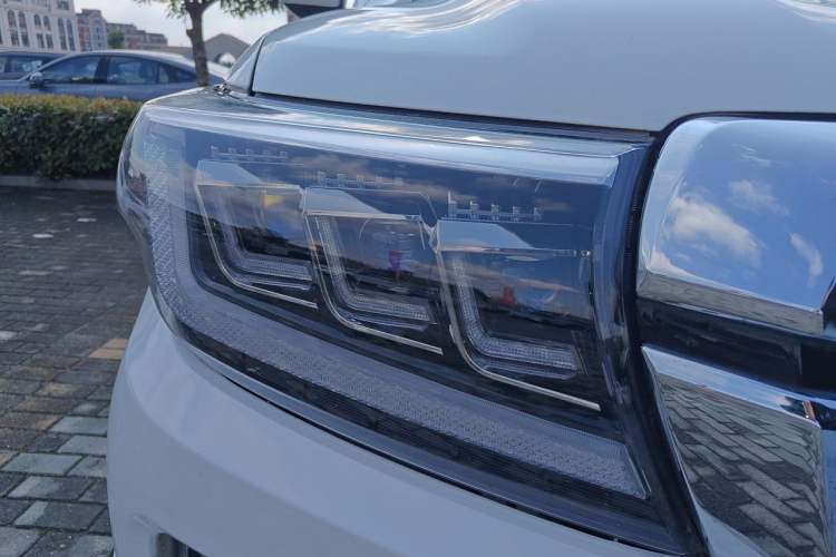 Used Toyota Land Cruiser  Right Front Headlight