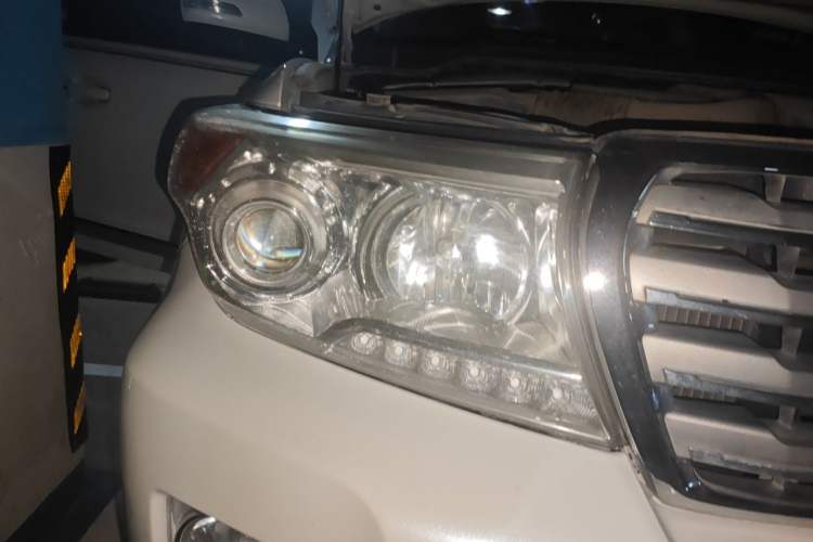 Used Toyota Land Cruiser  Right Front Headlight