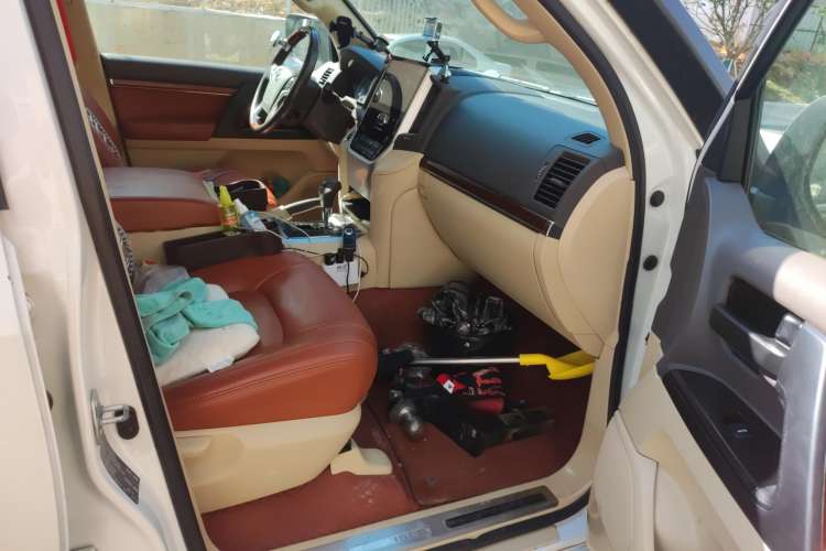 Used Toyota Land Cruiser 2015 4.6L V8 Middle East Limited Edition Right Front Seat