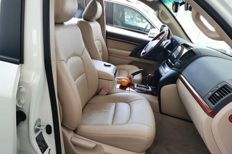 Used Toyota Land Cruiser 2015 4.6L V8 Low-Power Version Middle East Edition Right Front Seat